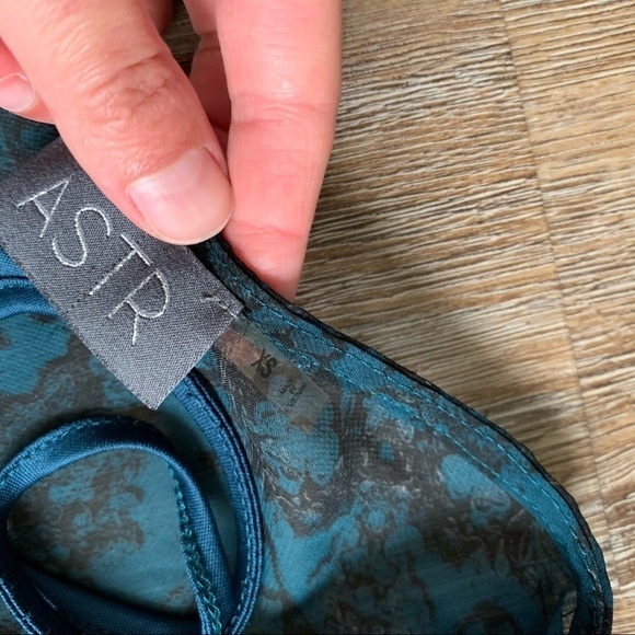 ASTR Floral Ruffle Teal Lined Romper X-Small - Picture 7 of 8